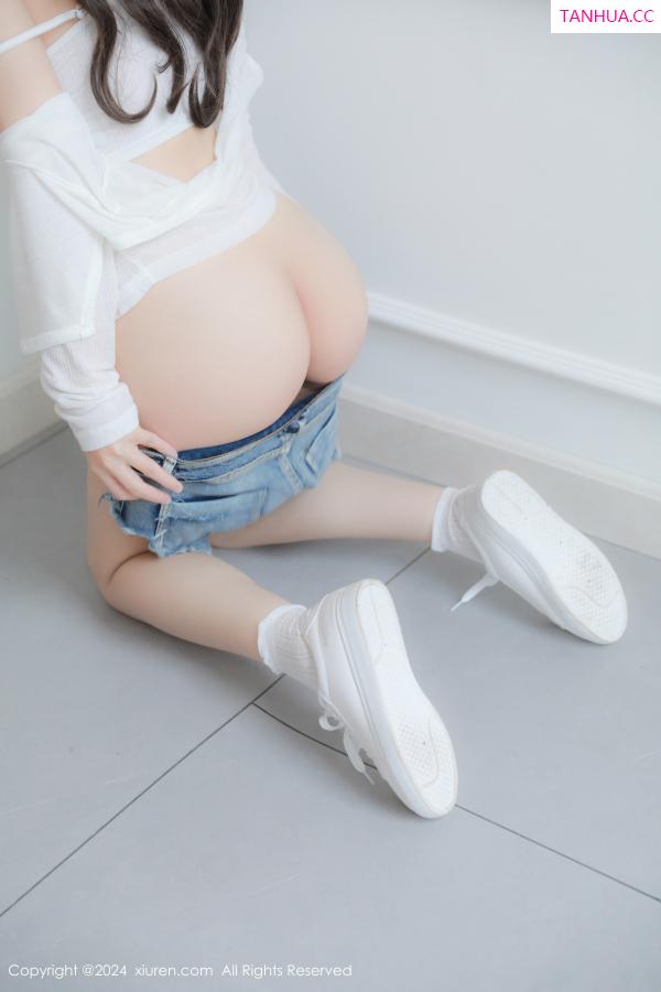   [XiuRen]高清写真图 2024.08.02 No.8964 桃妖夭 眼镜美少女第27张图片
